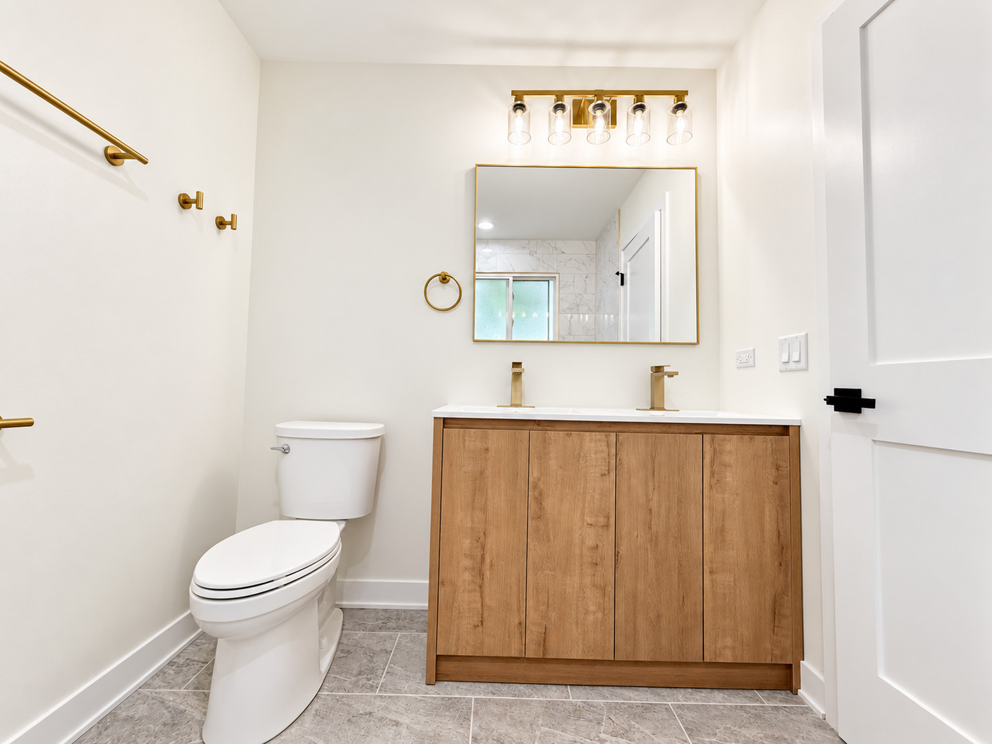 1214 N Crabtree Lane Property Photo 17