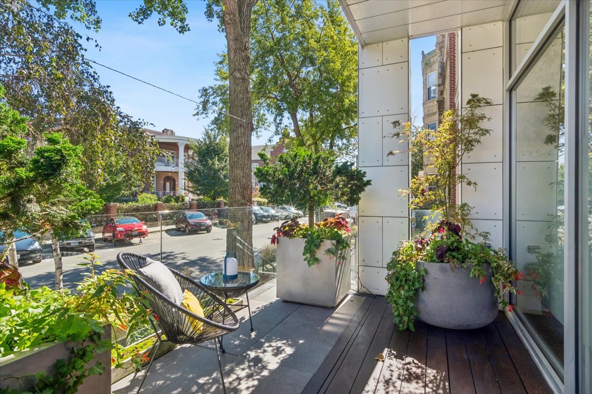 1842 N Wood Street Property Photo 2