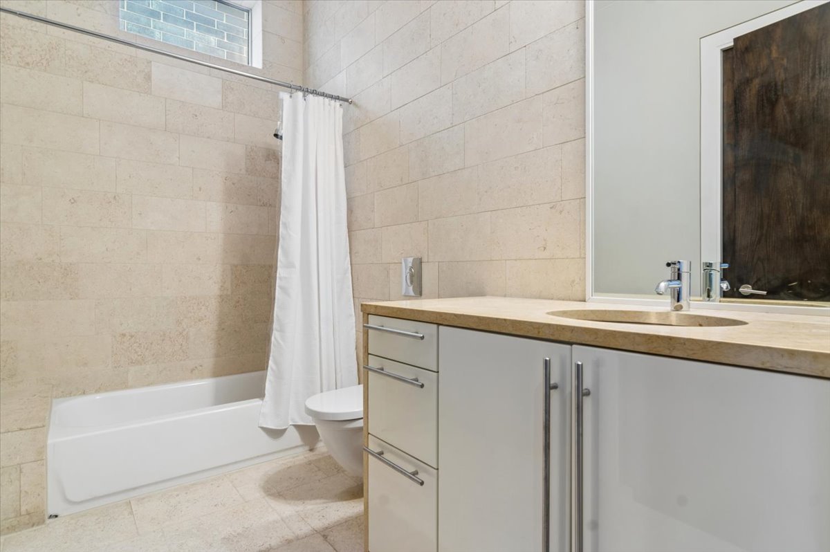 1842 N Wood Street Property Photo 45