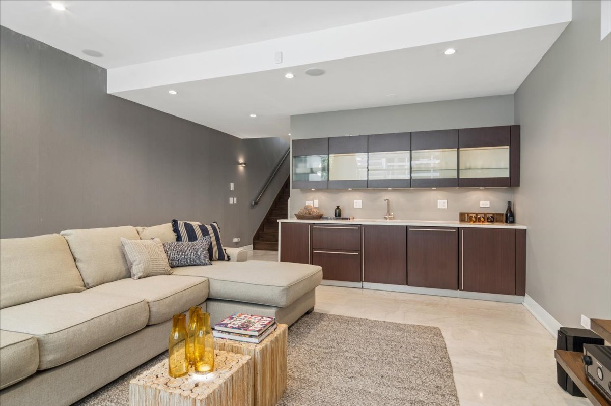 1842 N Wood Street Property Photo 57