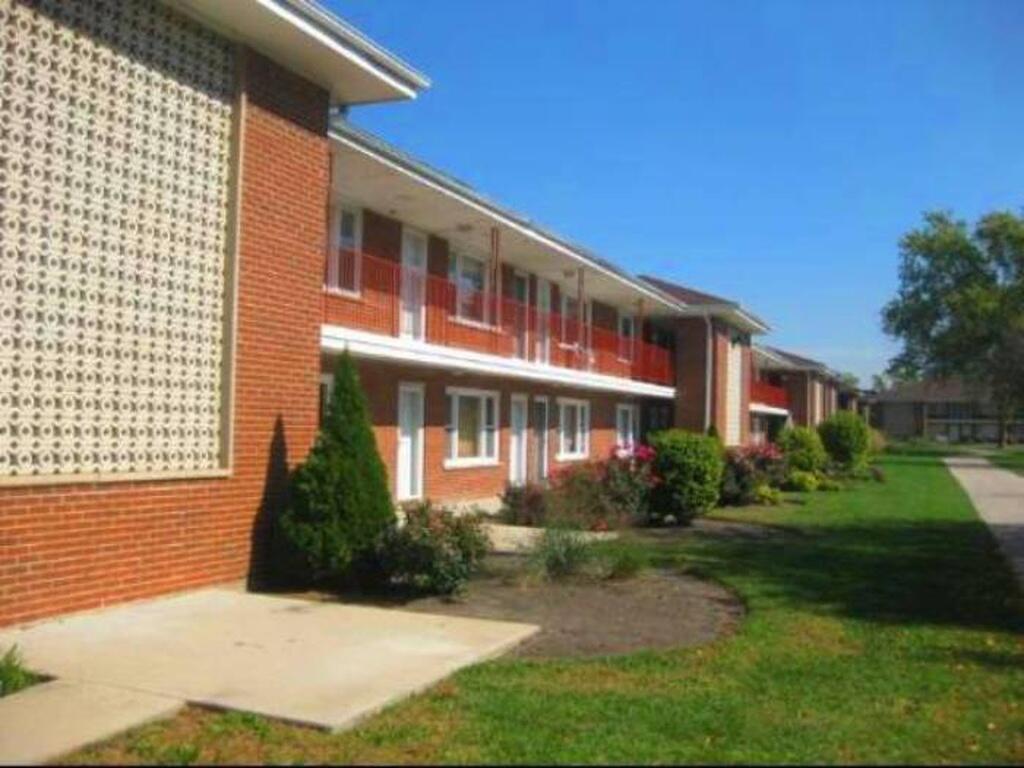 1113 Holiday Lane 6 Property Photo 1