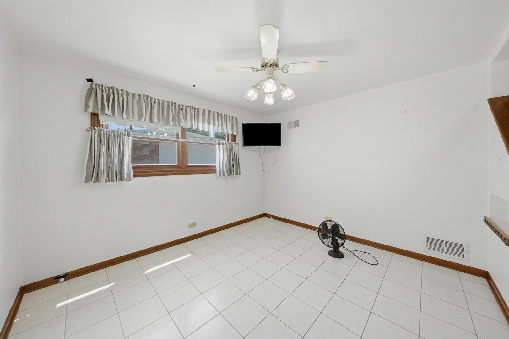 10519 S Pulaski Road Property Photo 8
