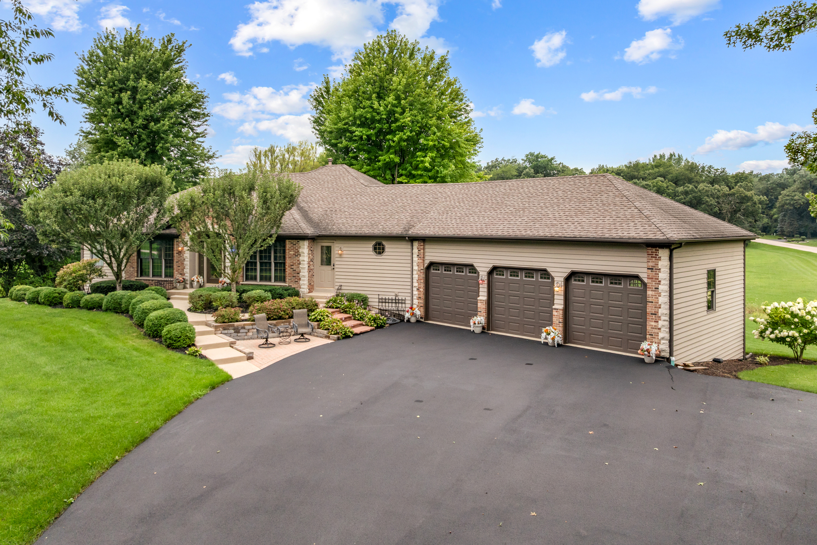 11119 Pebble Drive Property Photo 2