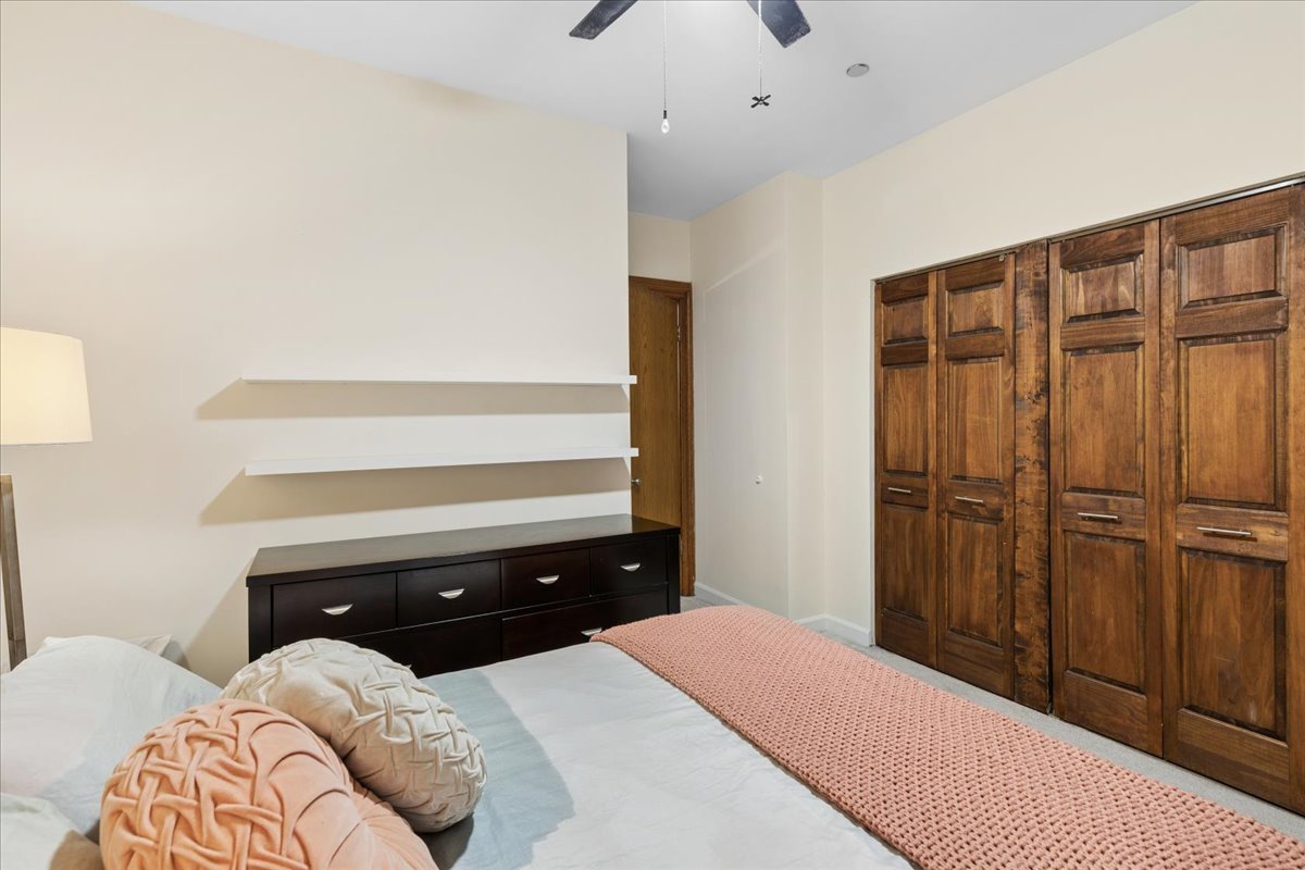 550 W Surf Street 104 Property Photo 17