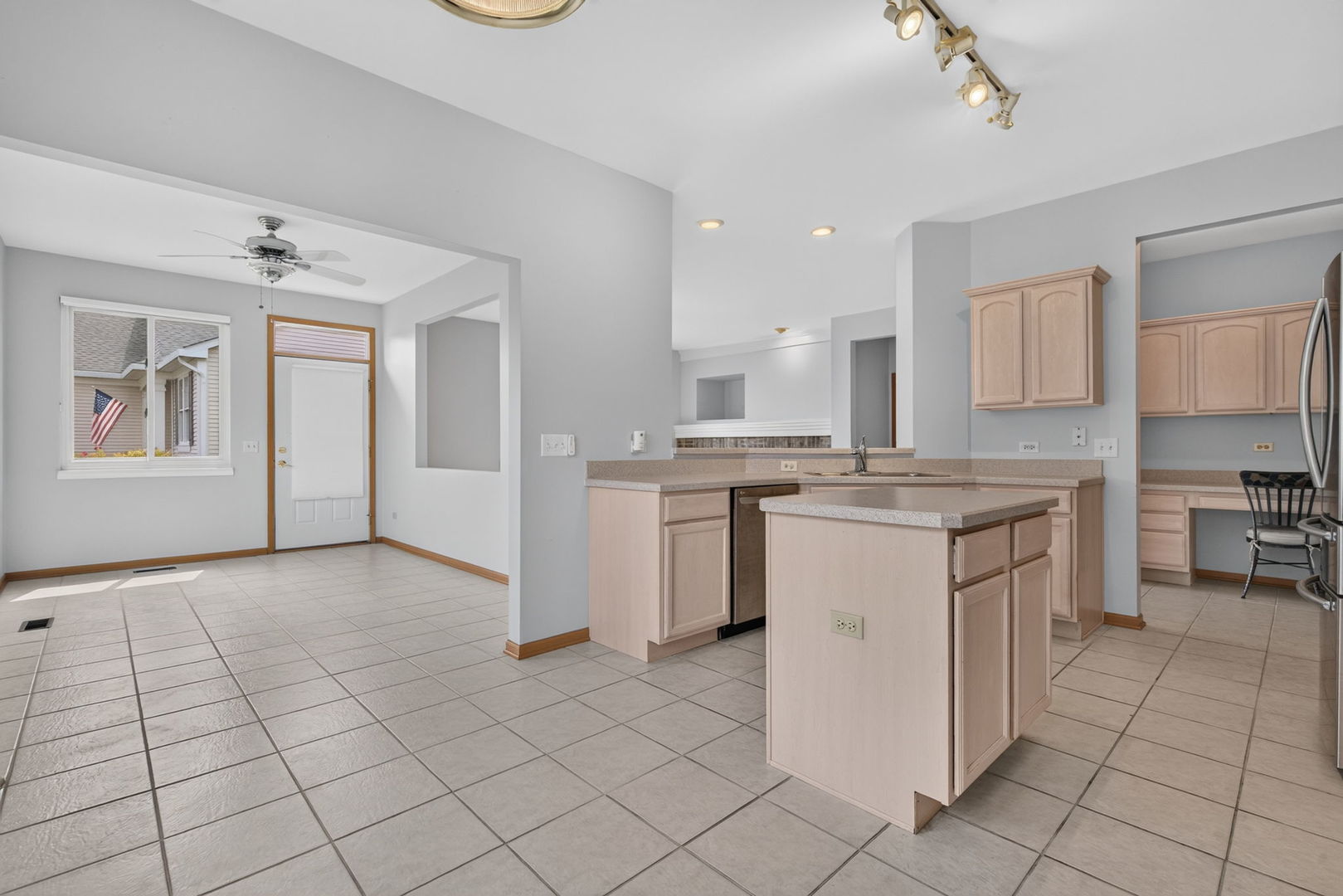 630 Saugatuk Circle Property Photo 4