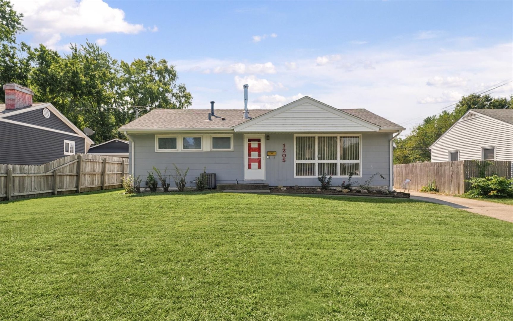 1205 E Fairlawn Drive Property Photo 1