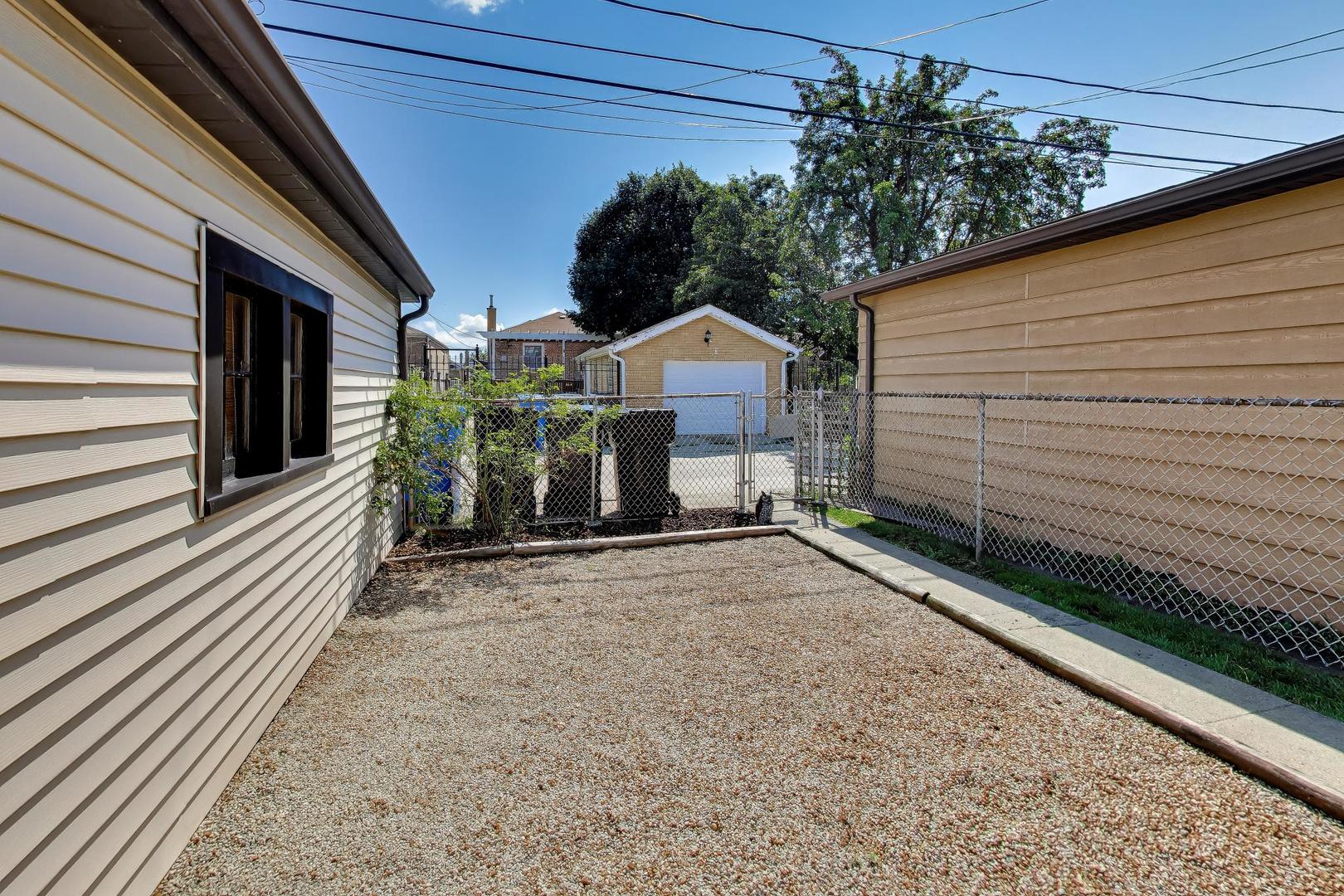 8221 S Troy Street Property Photo 31