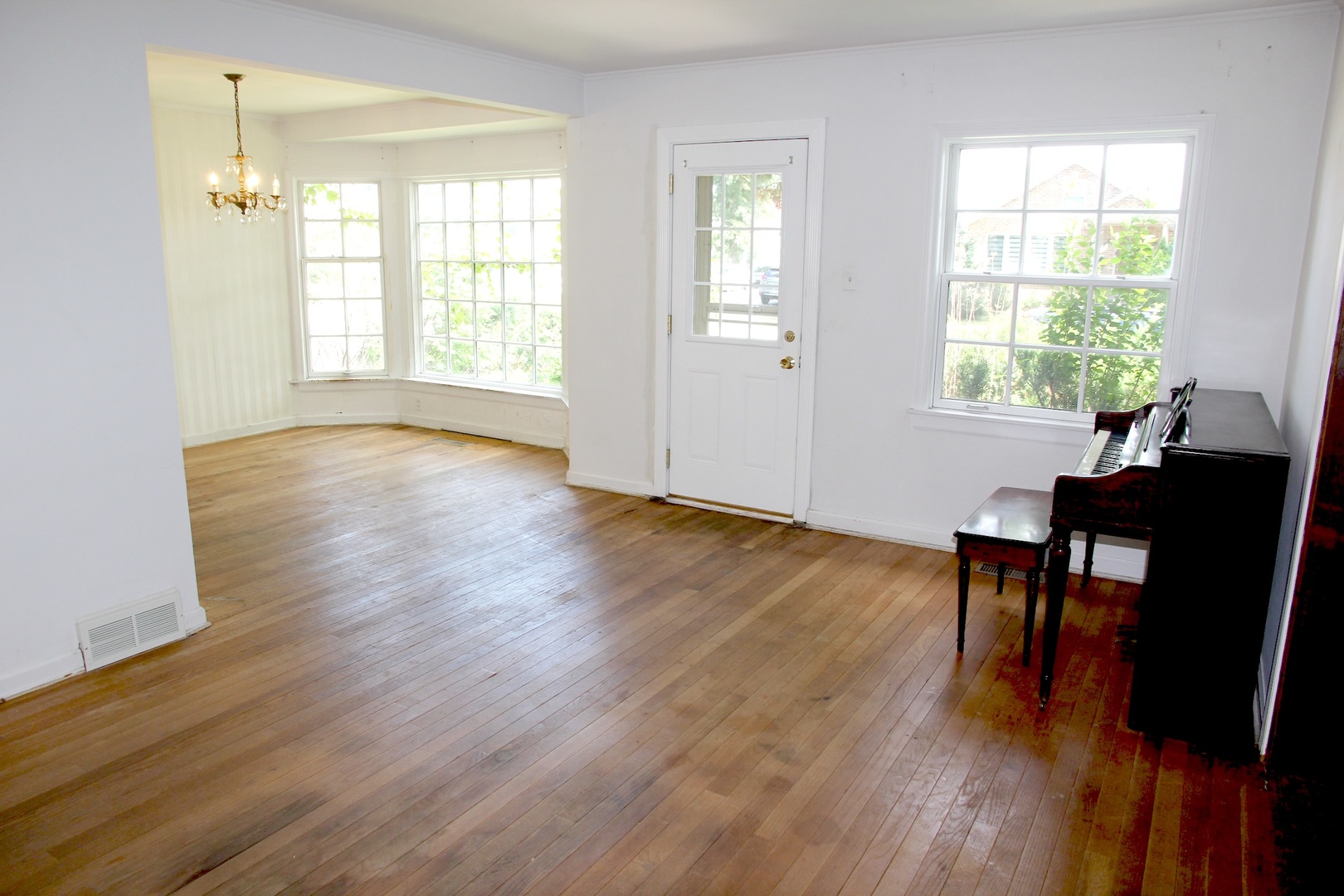 4256 N Ottawa Avenue Property Photo 3