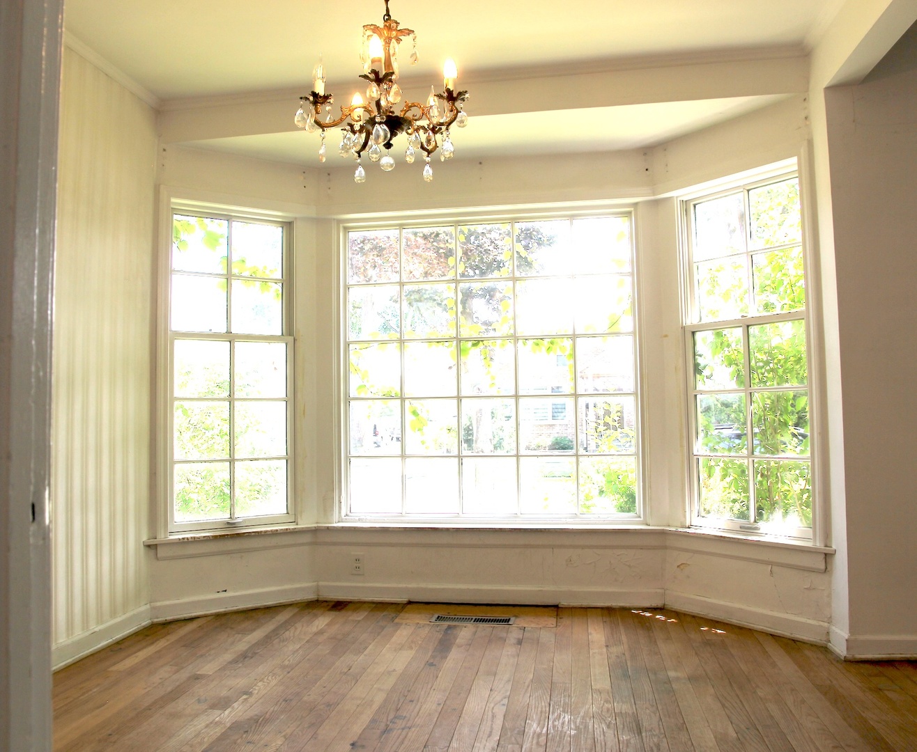 4256 N Ottawa Avenue Property Photo 4