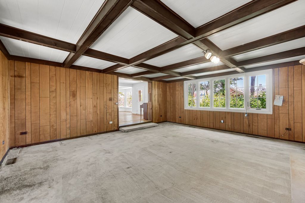 4256 N Ottawa Avenue Property Photo 7