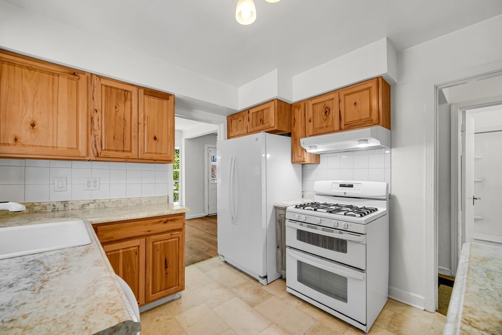 4256 N Ottawa Avenue Property Photo 9