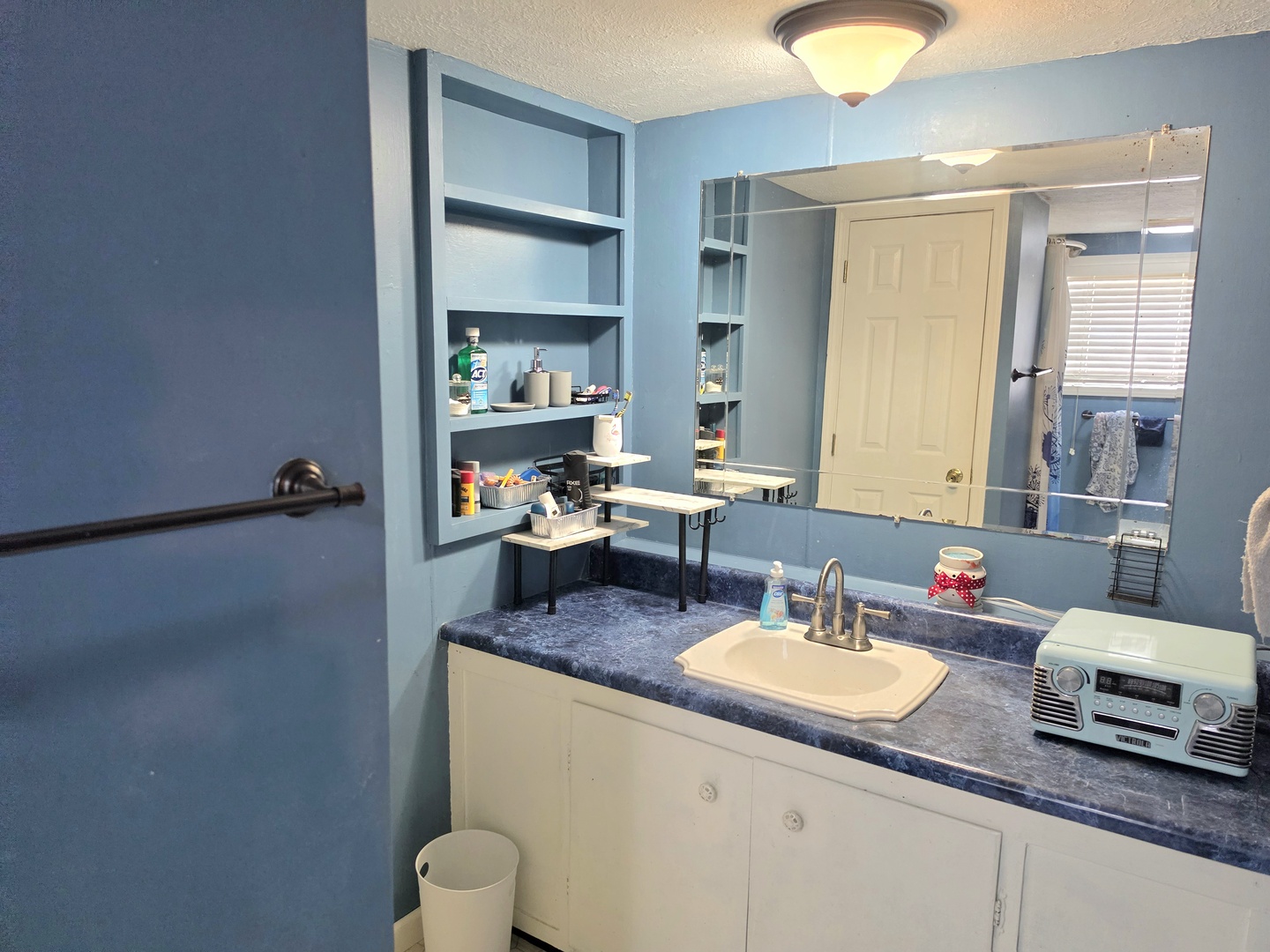 424 Elles Avenue Property Photo 7