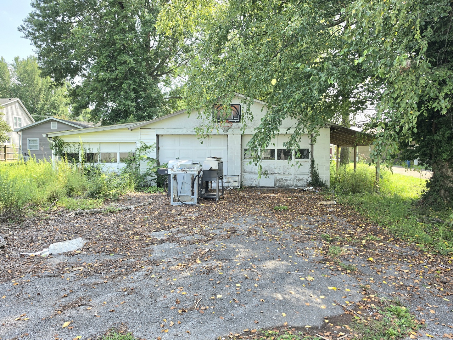 424 Elles Avenue Property Photo 8