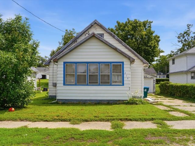 219 Ave E Property Photo 2