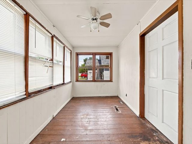 219 Ave E Property Photo 4