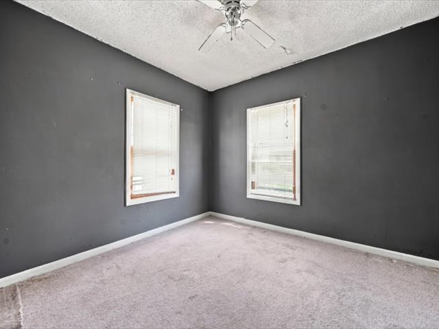 219 Ave E Property Photo 9
