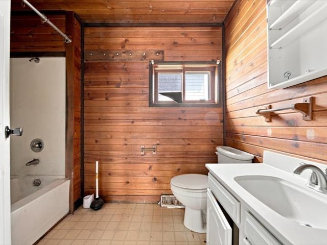 219 Ave E Property Photo 10