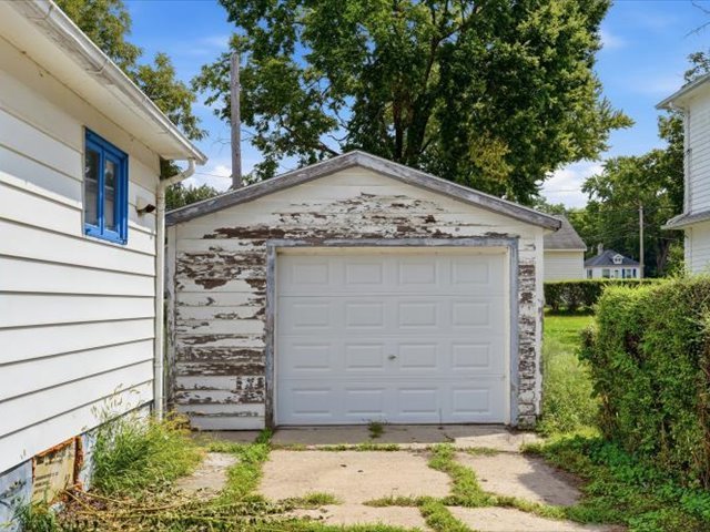 219 Ave E Property Photo 15