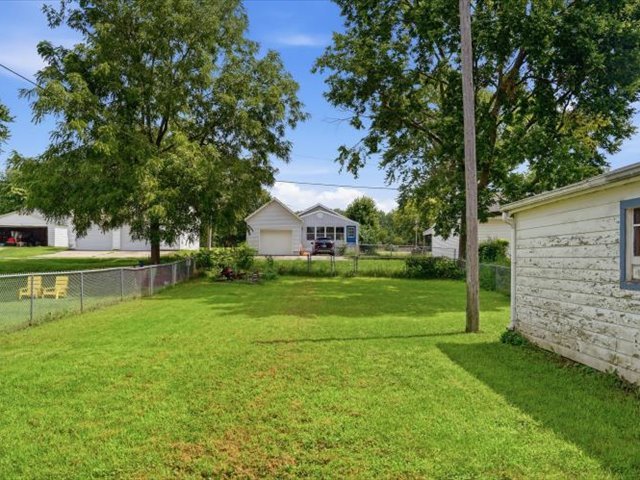 219 Ave E Property Photo 16