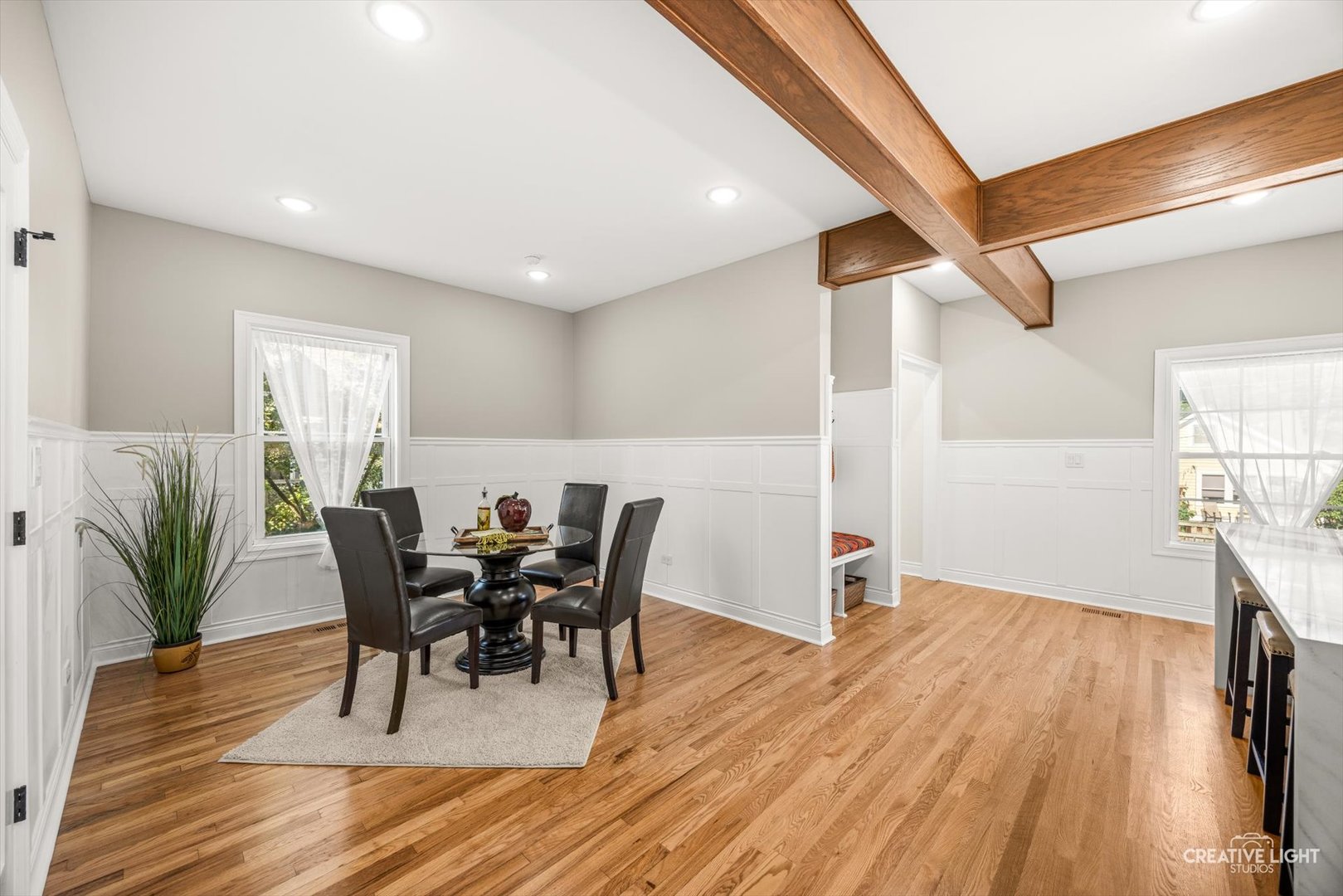 4633 Wolf Road Property Photo 10