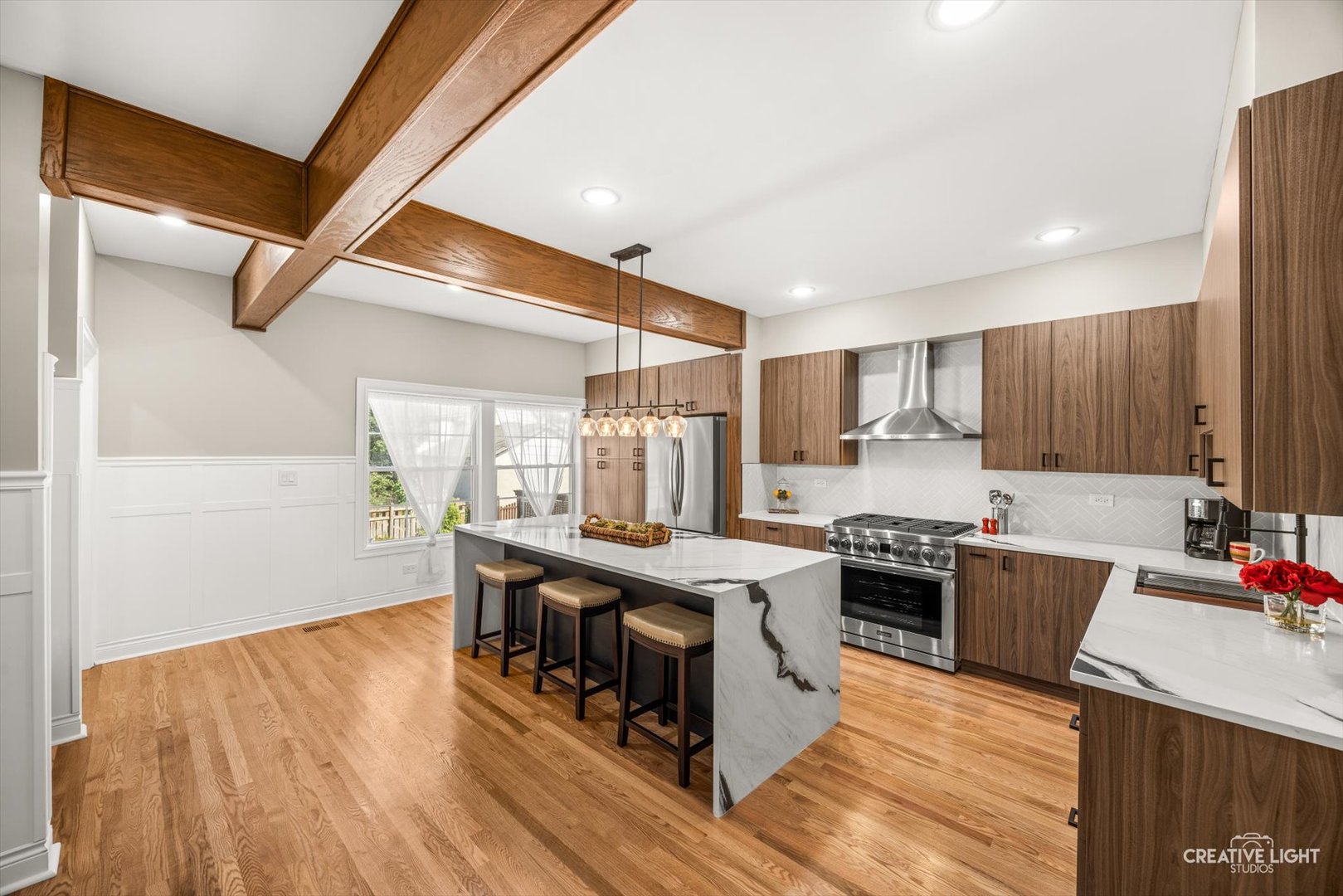 4633 Wolf Road Property Photo 11