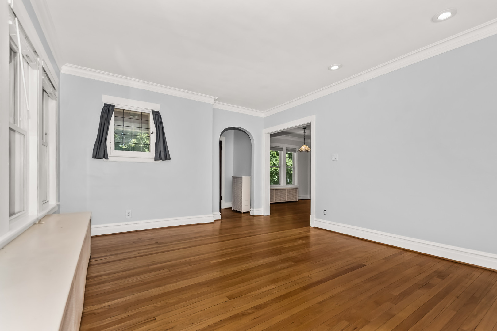 7457 N Maplewood Avenue Property Photo 3