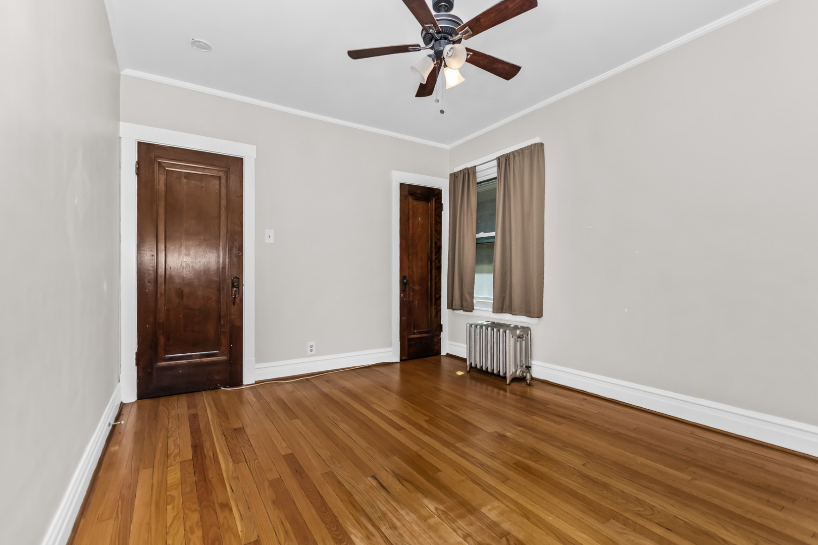 7457 N Maplewood Avenue Property Photo 6