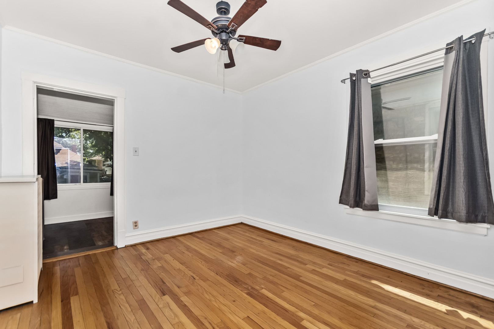 7457 N Maplewood Avenue Property Photo 7