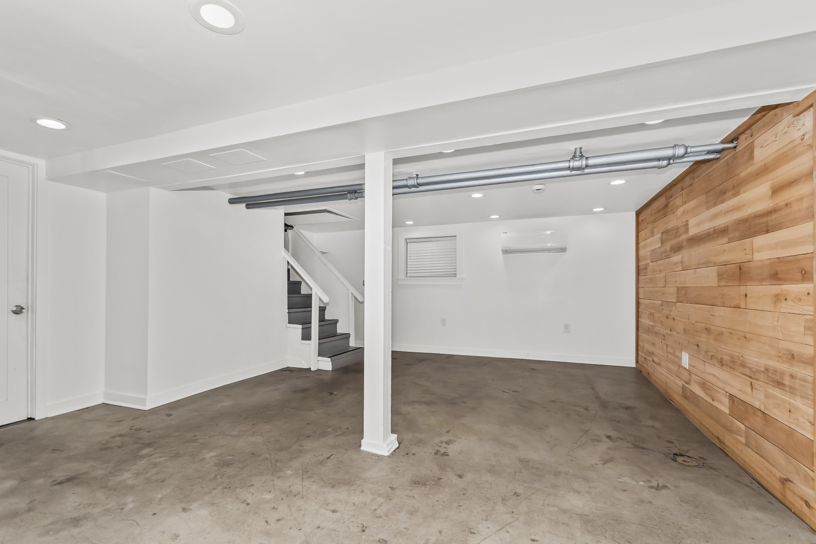 7457 N Maplewood Avenue Property Photo 11