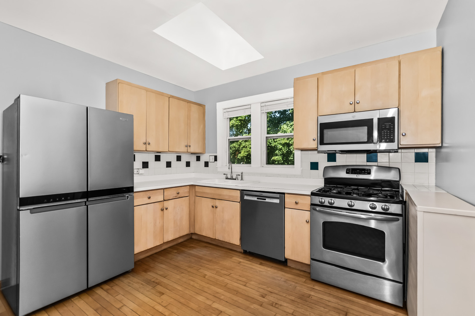7457 N Maplewood Avenue Property Photo 14