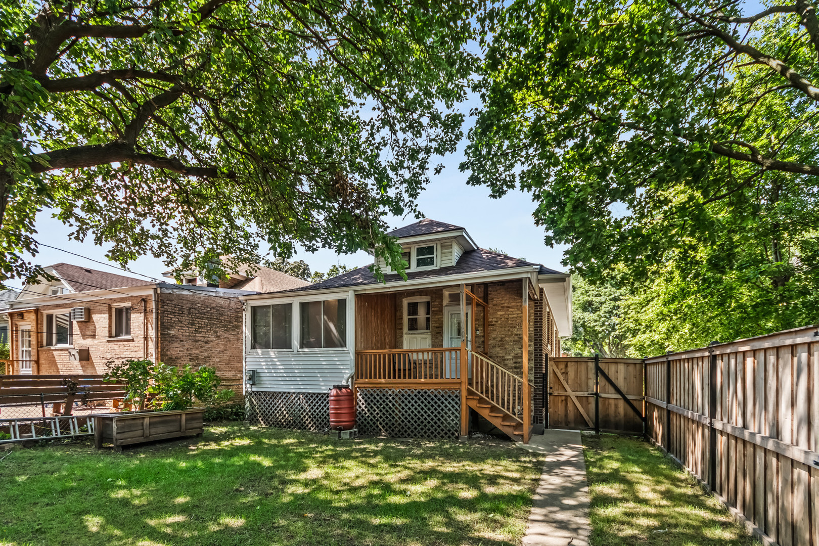 7457 N Maplewood Avenue Property Photo 15
