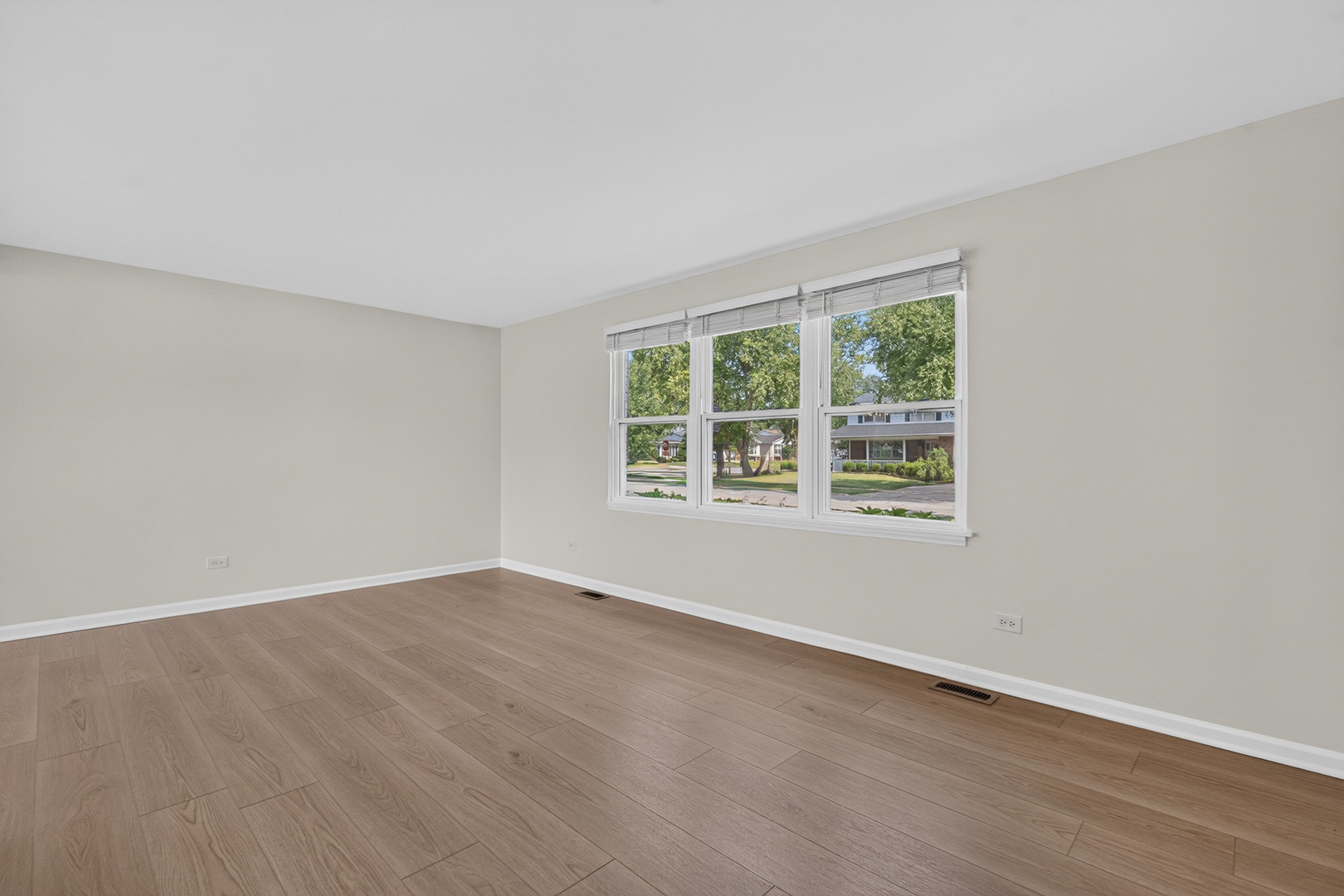 1829 W Catalpa Lane Property Photo 5
