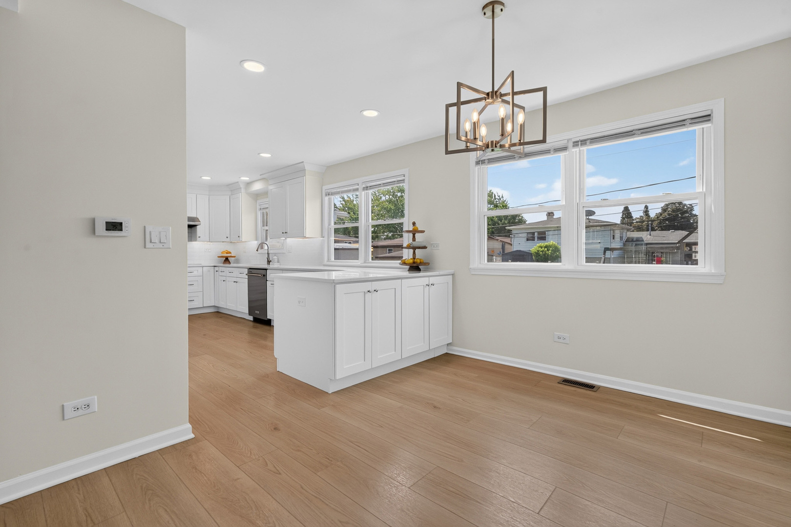 1829 W Catalpa Lane Property Photo 8