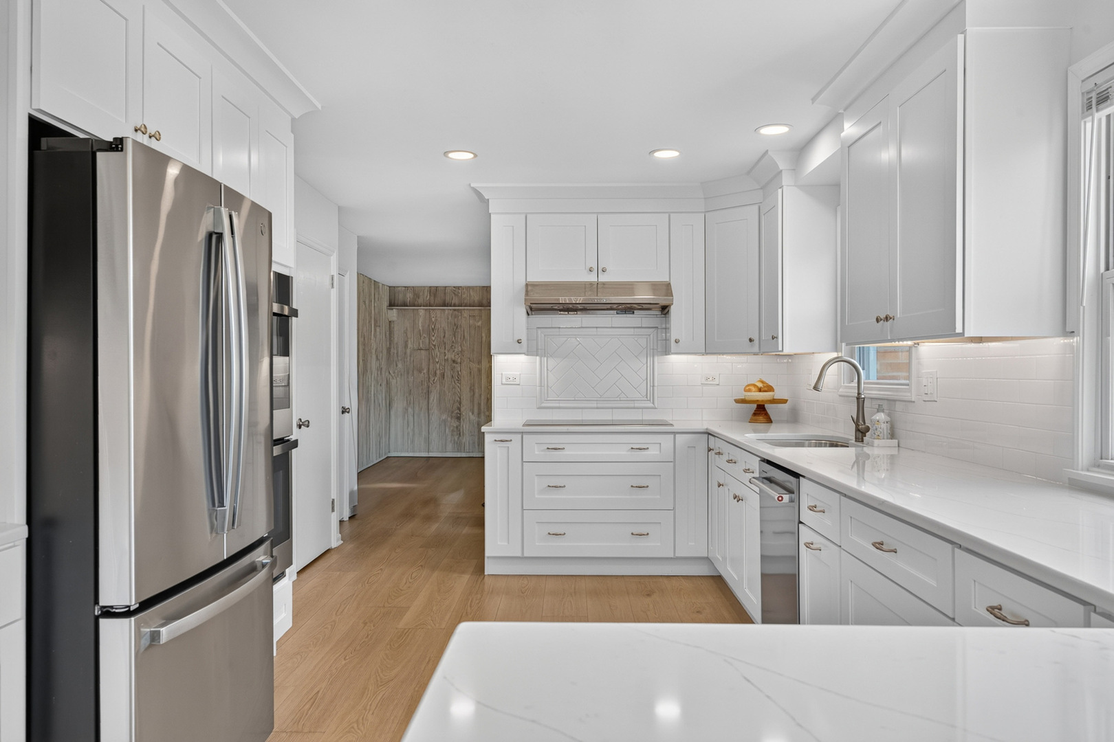 1829 W Catalpa Lane Property Photo 13