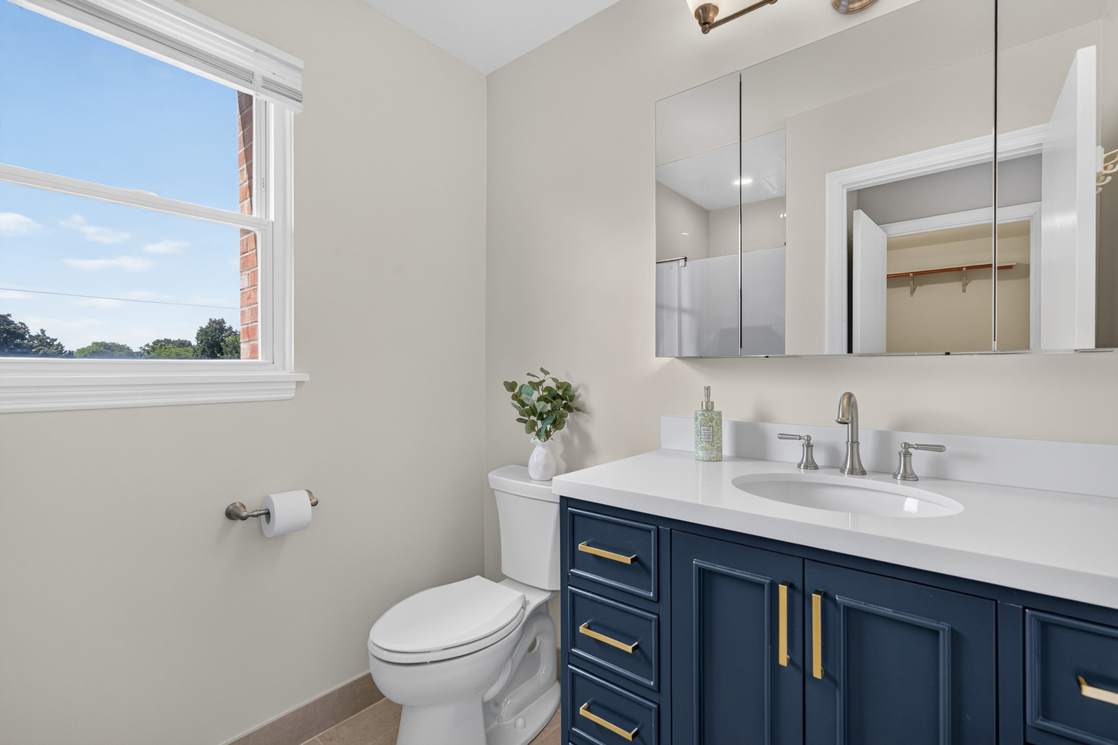 1829 W Catalpa Lane Property Photo 20