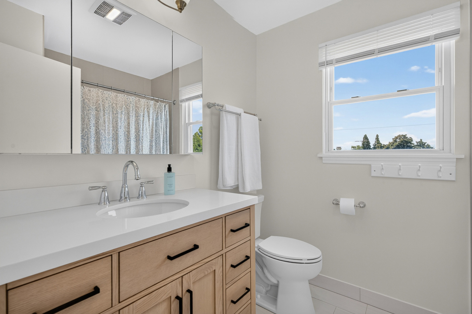1829 W Catalpa Lane Property Photo 22