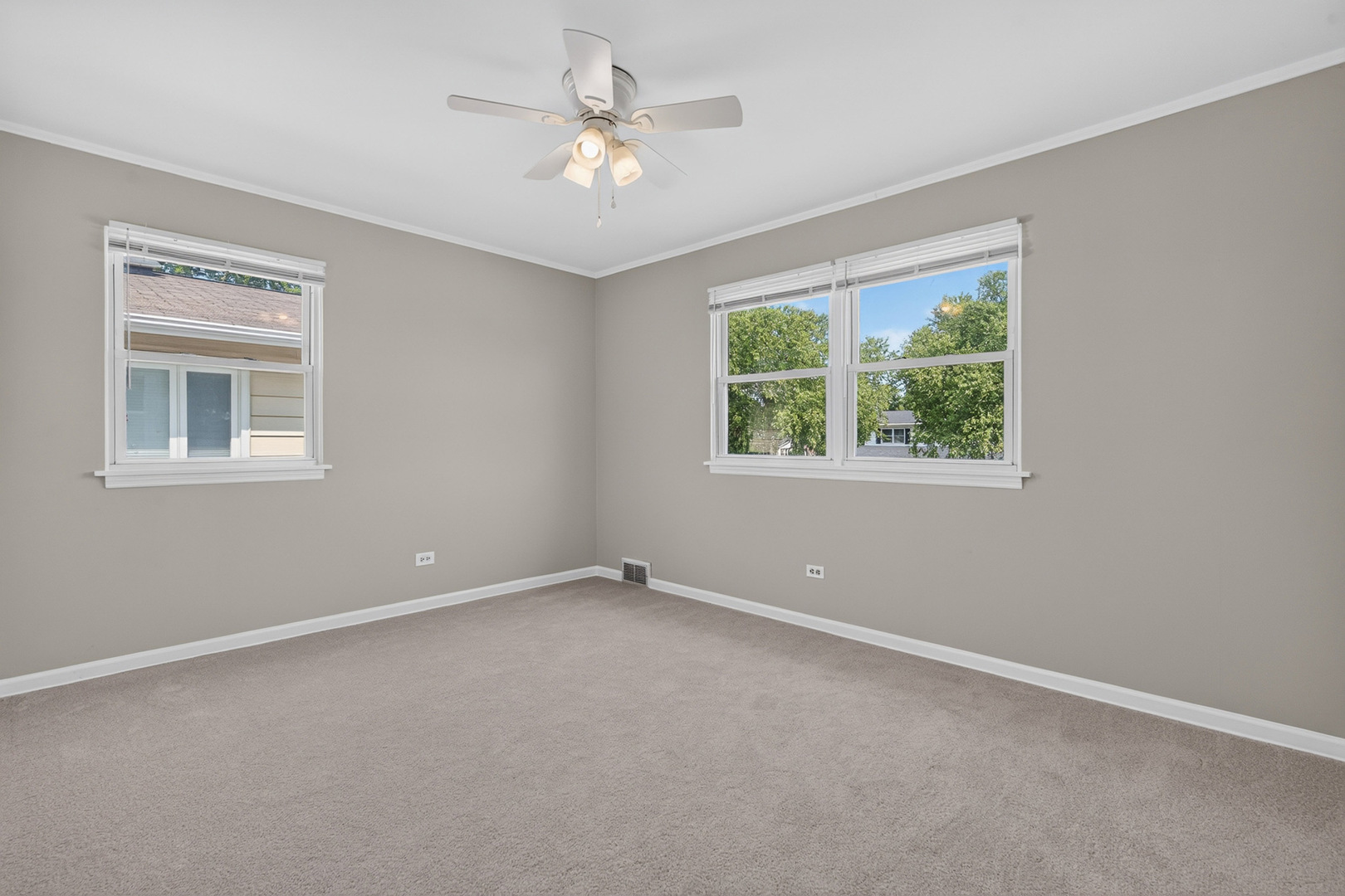 1829 W Catalpa Lane Property Photo 25