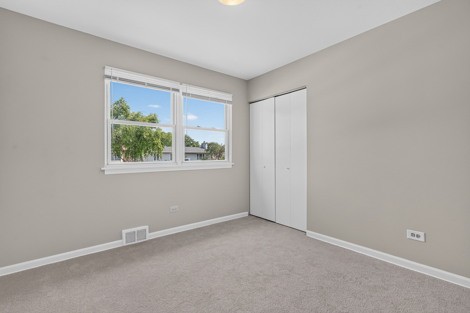 1829 W Catalpa Lane Property Photo 26