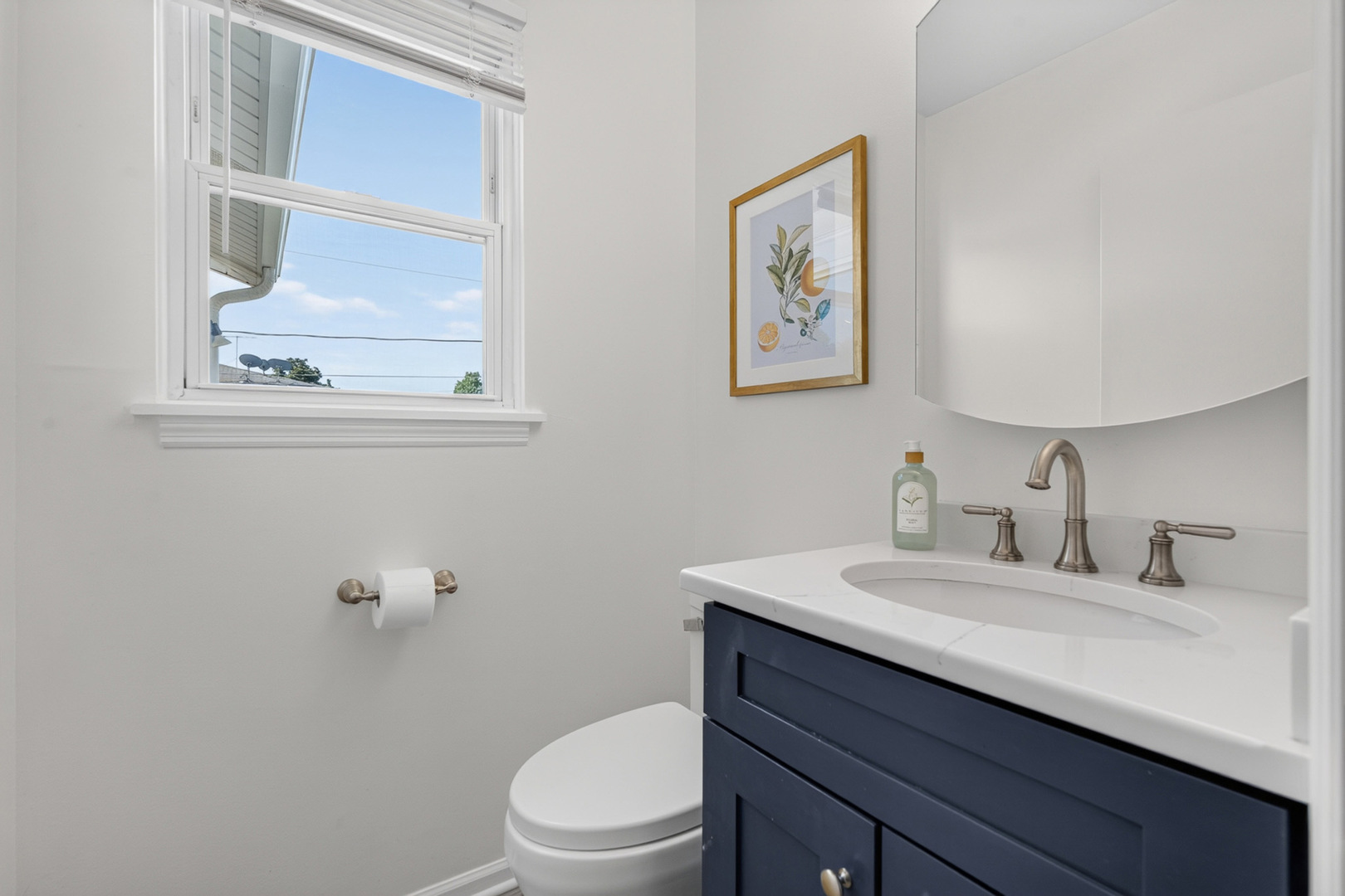 1829 W Catalpa Lane Property Photo 28