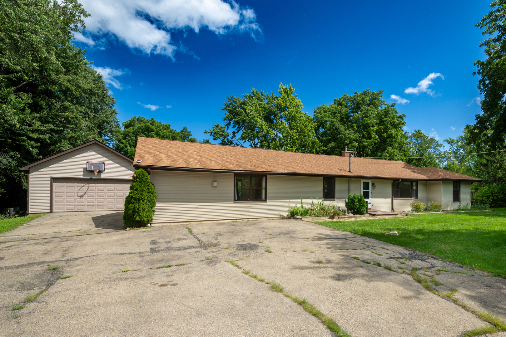 35861 N Fuller Road Property Photo 1