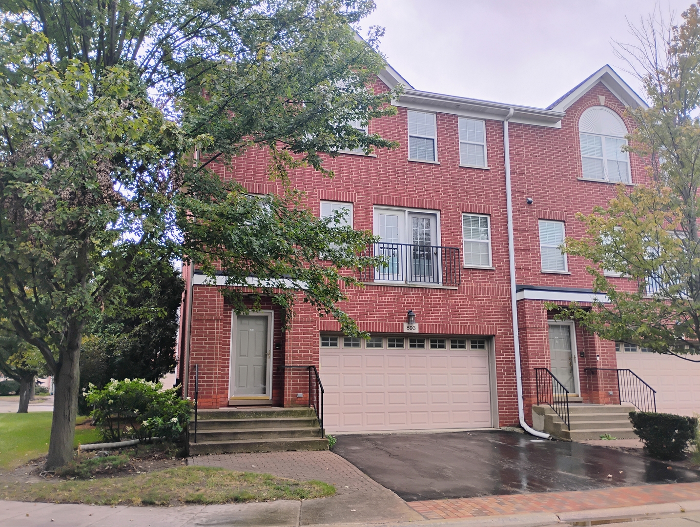 893 Enfield Drive Property Photo 1