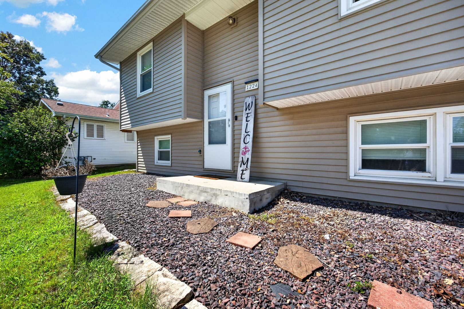 1224 N Hershey Road Property Photo 2