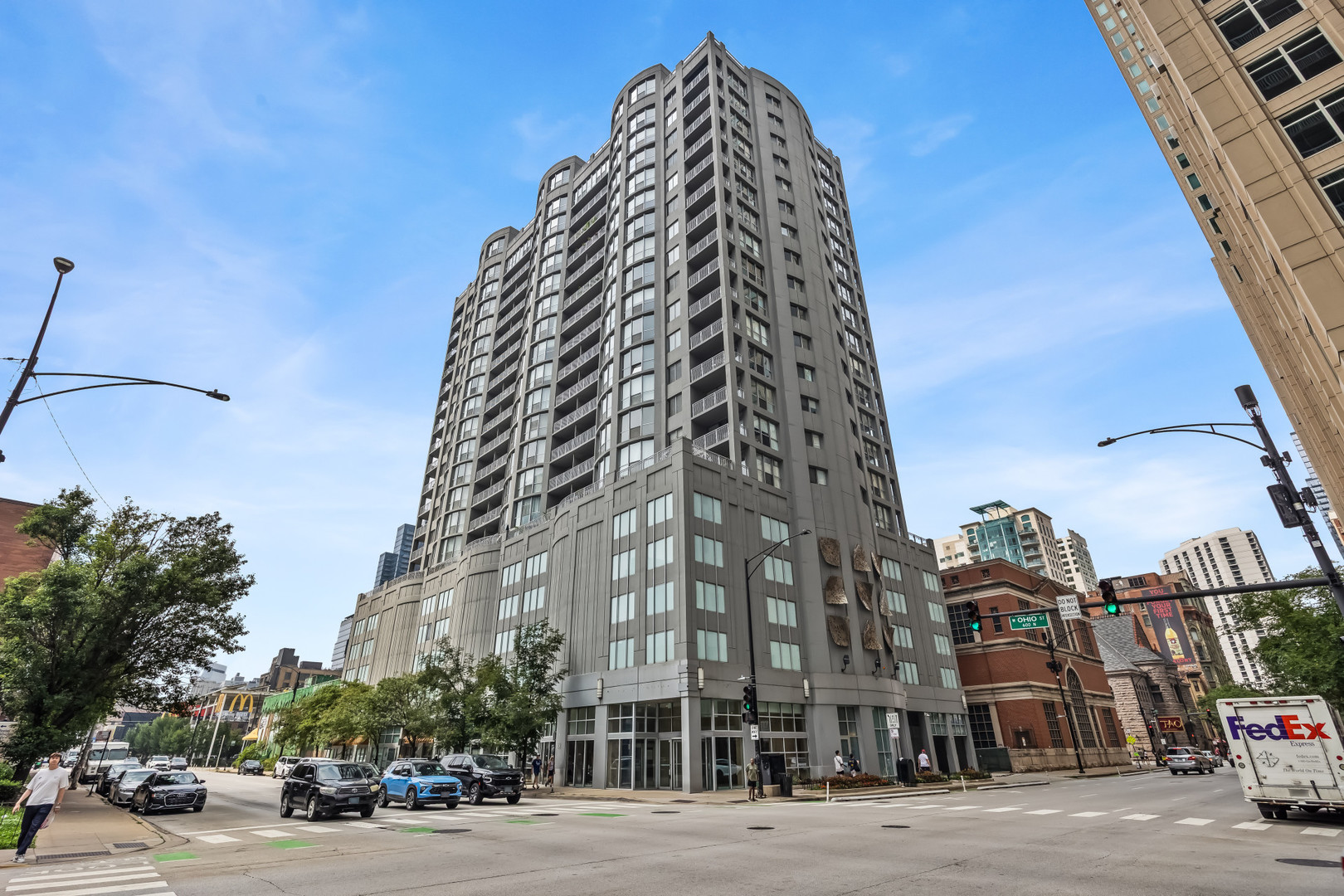 600 N Dearborn Street 1805 Property Photo 1