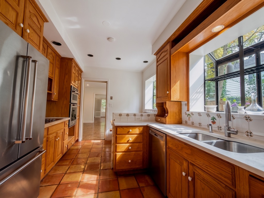2929 Indianwood Road Property Photo 15