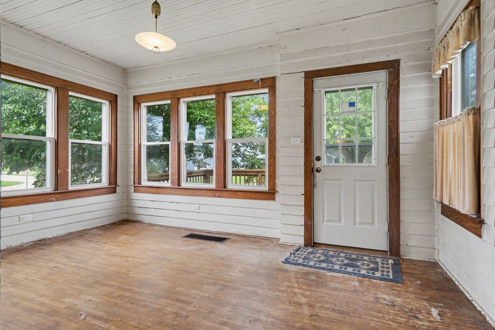 200 E Scott Street Property Photo 3