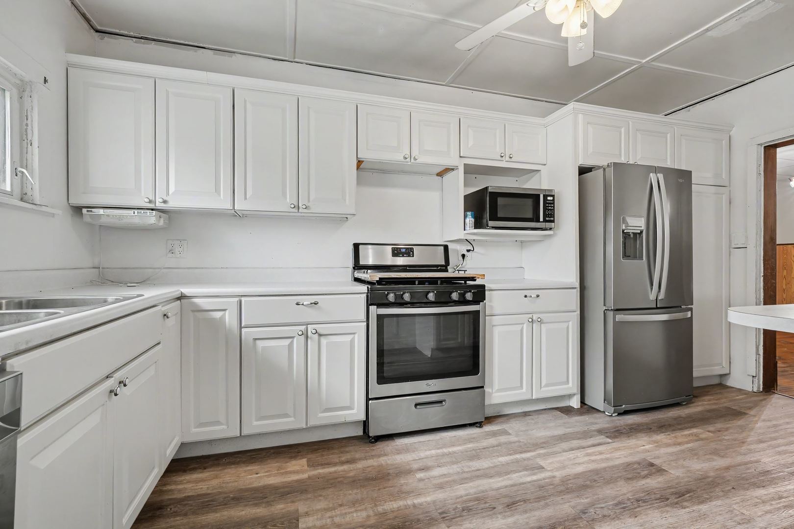200 E Scott Street Property Photo 6