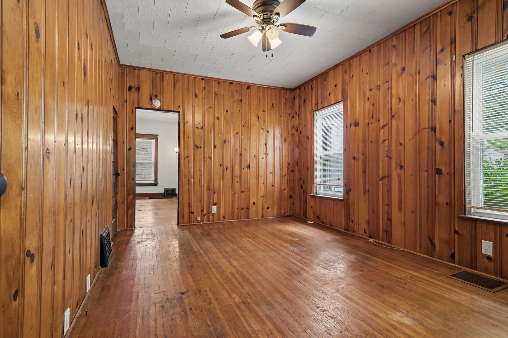 200 E Scott Street Property Photo 10