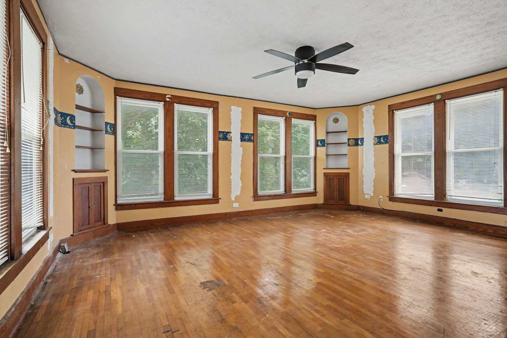 200 E Scott Street Property Photo 15