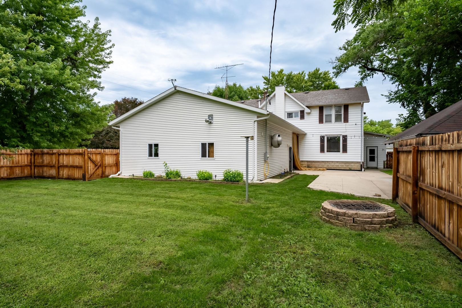 200 E Scott Street Property Photo 41