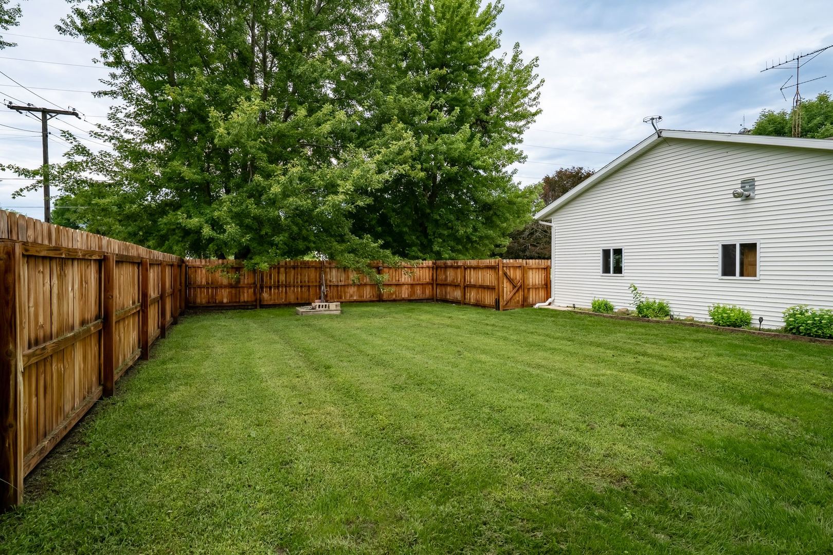200 E Scott Street Property Photo 42
